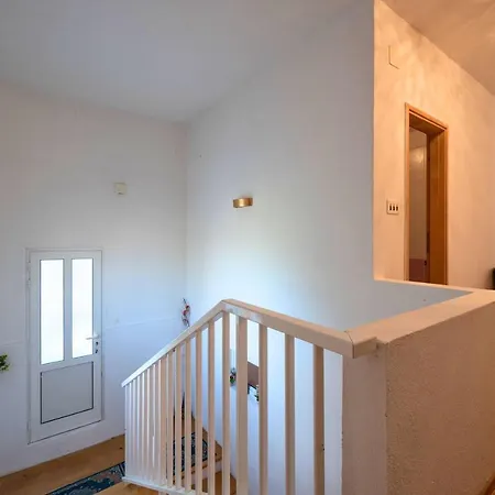 La - Private House *