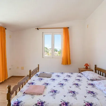 La - Private House