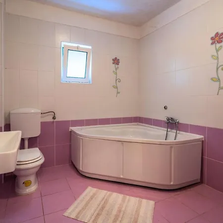 La - Private House