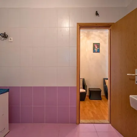 La - Private House Apartmán Prigradica