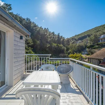 La - Private House Apartmán Prigradica