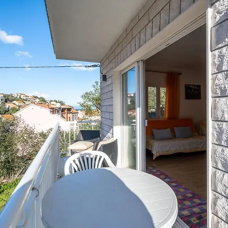 La - Private House Apartmán Prigradica